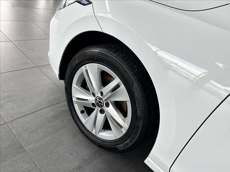 Volkswagen Golf 1,5   TSI,96kW,SERVISKA,LIFE - fotka 28 z 28