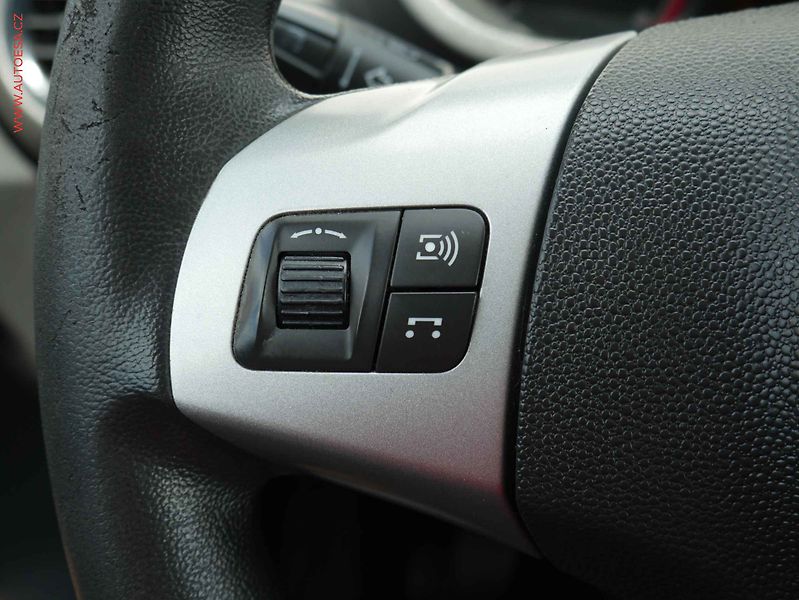 Opel Corsa (2012) 1.0i, ČR, AC, temp - fotka 13 z 18