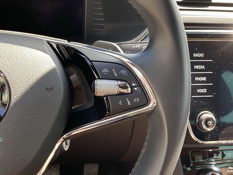 Škoda Superb (2023) Combi 1.5 TSI DSG L&K - fotka 15 z 37
