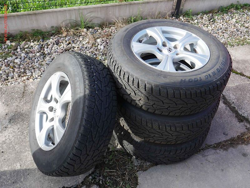 Hyundai ix35 (2014) 1.6i, AC, výhřev sed - fotka 16 z 16