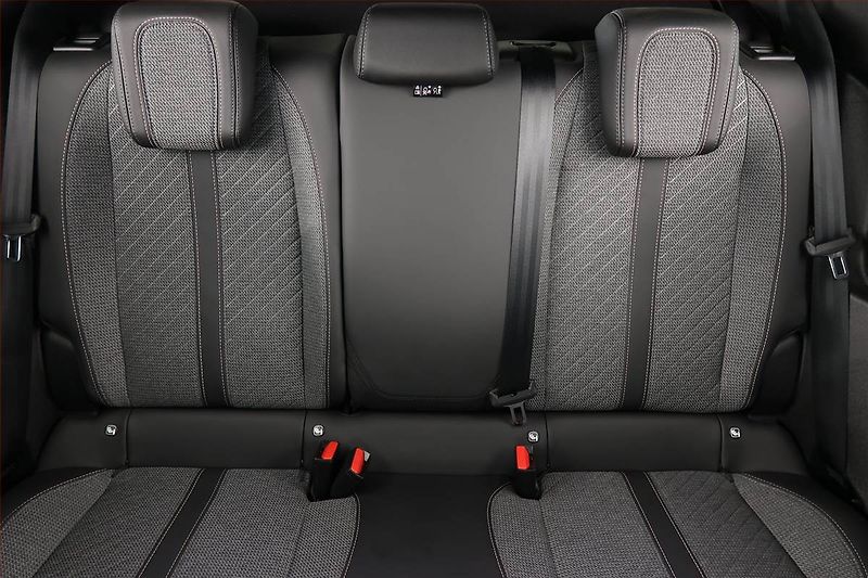 Peugeot 2008 (2025) Allure 1.2 PureTech - fotka 10 z 18