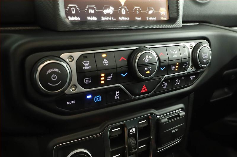 Jeep Wrangler (2021) 4xe PHEV - fotka 15 z 16