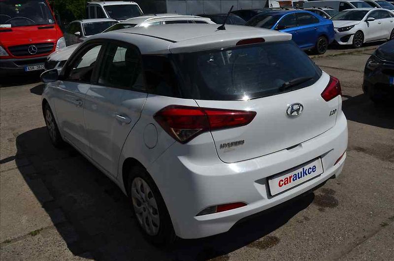 Hyundai i20 (2015) 1,2 - fotka 6 z 24