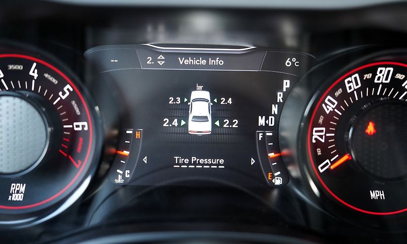 Dodge Challenger 3.6 V6 automat,/kůže/xenony - fotka 37 z 38