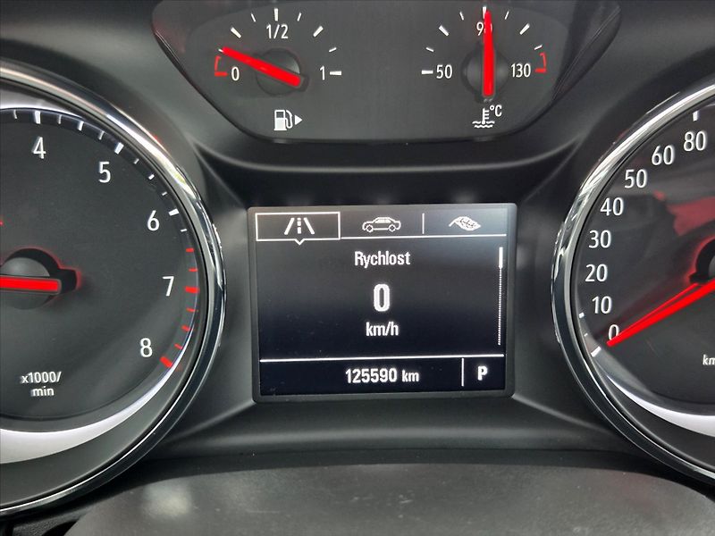 Opel Astra 1,4 Turbo 107kW Edition 1.maj - fotka 14 z 23