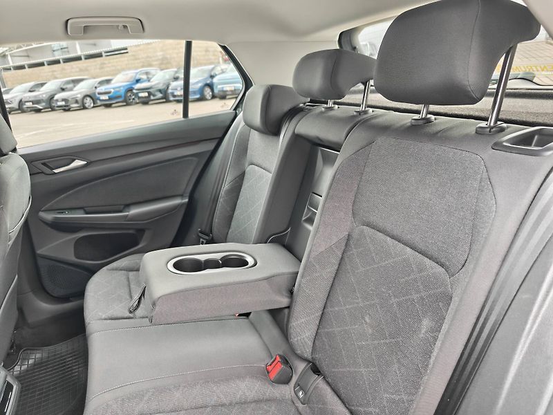 Volkswagen Golf Life 1,0TSi - fotka 8 z 22