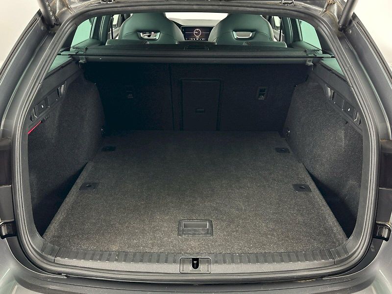 Škoda Octavia (2023) Combi 2.0TSI 180kW RS - fotka 32 z 34