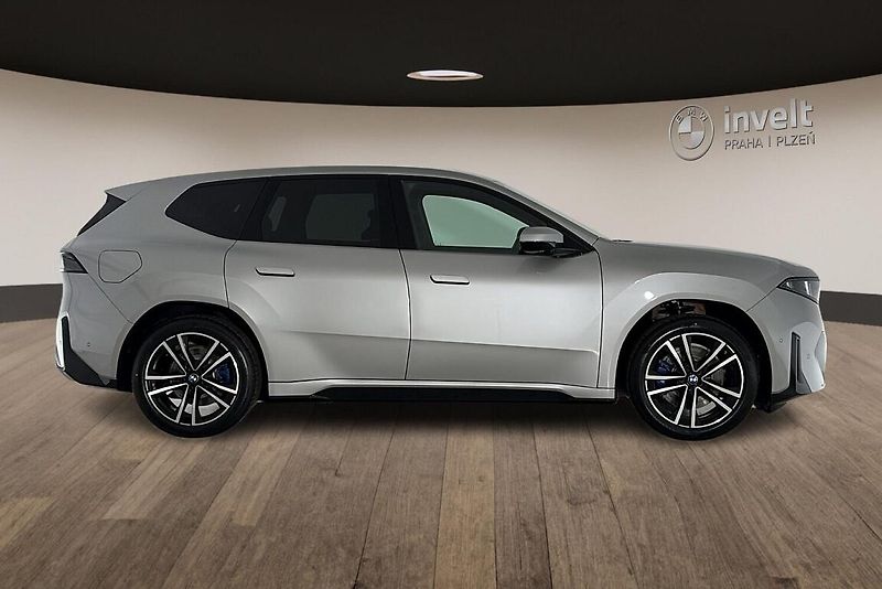 BMW iX3 40 - fotka 2 z 28