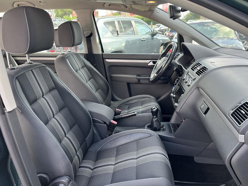 Volkswagen Touran Match 1.4TSi 103kw 7MÍST TAŽNÉ - fotka 32 z 43