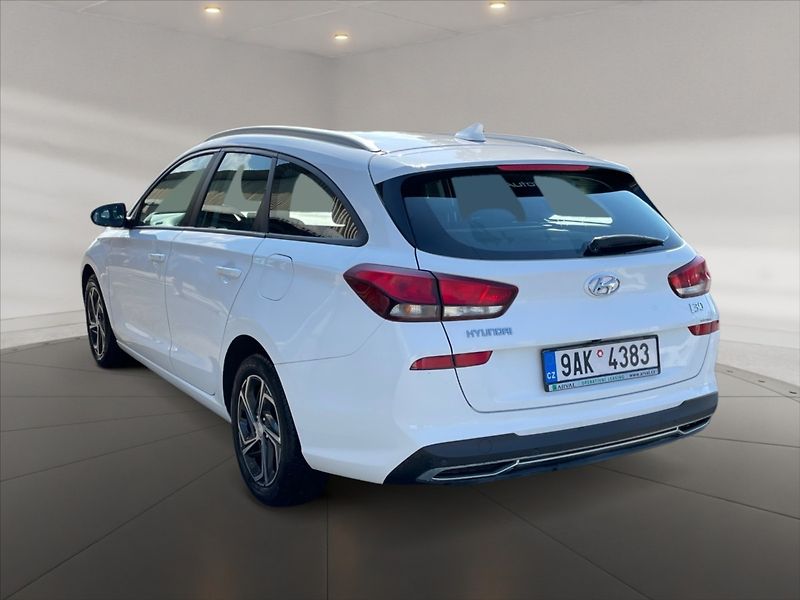 Hyundai i30 1,0 TGDI Family Comfort - fotka 4 z 11
