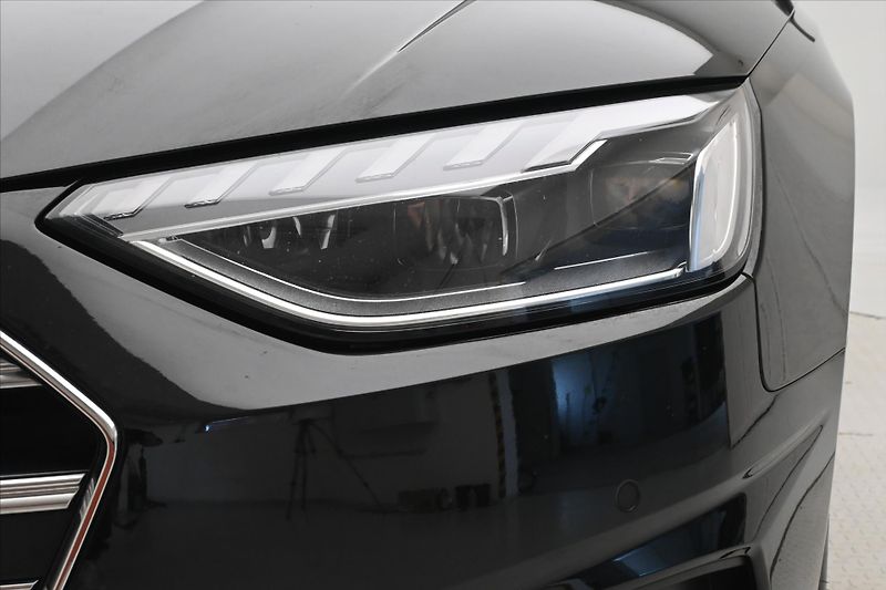 Audi A4 2,0 40TDI 150kW S-Tronic Záruk - fotka 30 z 32