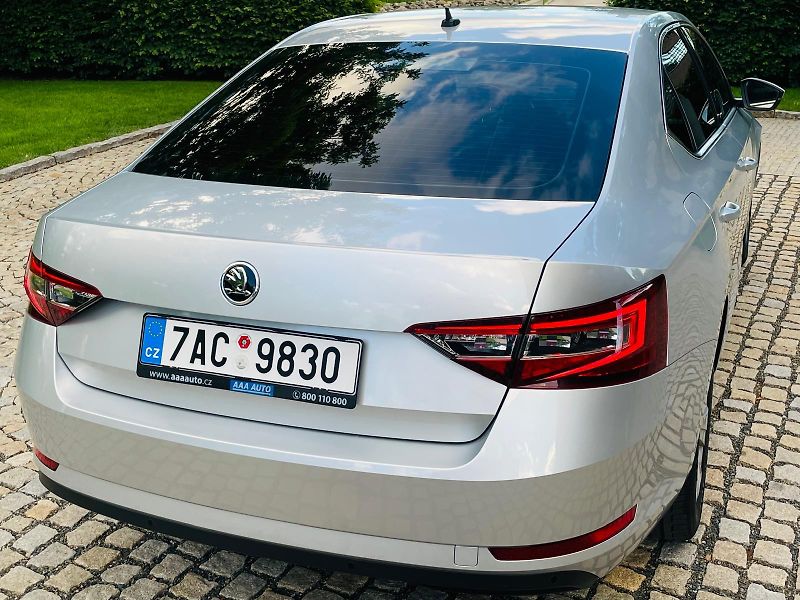 Škoda Superb 2.0TDI AUTOMAT SENZORY LED - fotka 13 z 49