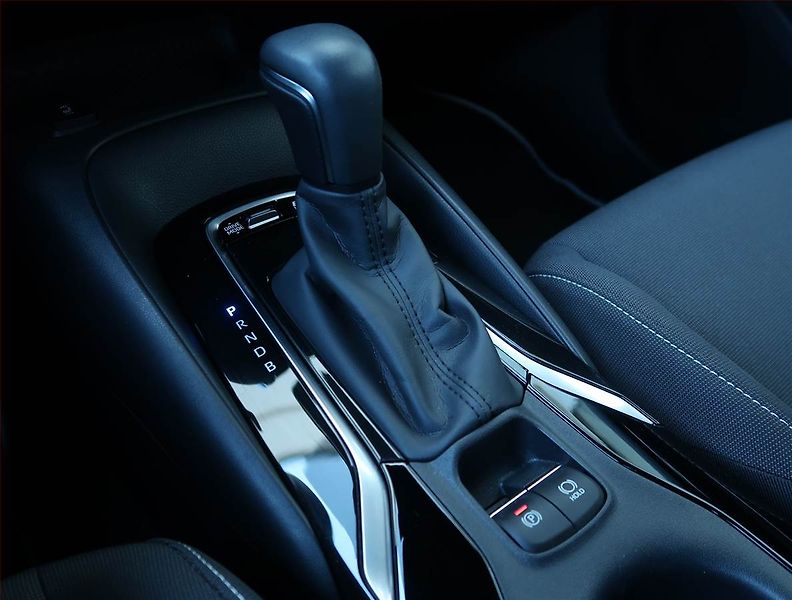 Toyota Corolla (2022) 1.8 Hybrid - fotka 13 z 19