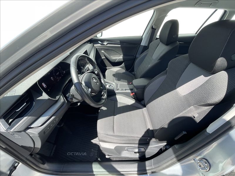 Škoda Octavia 2,0 TDI DSG 4x4 Ambi Plus TZ - fotka 4 z 23