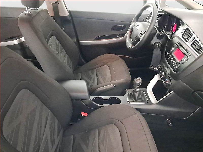 Kia Ceed (2013) 1.6 GDI, Serv.kniha - fotka 9 z 16