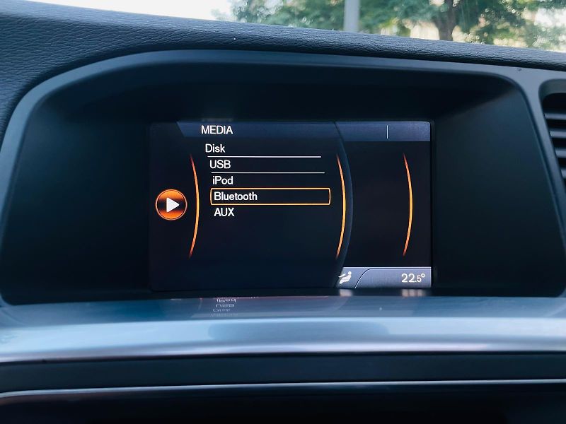 Volvo V60 2.0D4 5VÁLEC SERVISKA TAŽNÉ - fotka 42 z 48