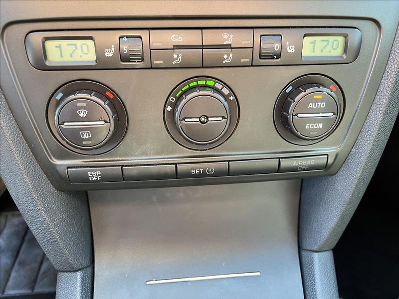 Škoda Octavia 2,0 TDi 103KW TAŽNÉ STK 7/2027 - fotka 18 z 32