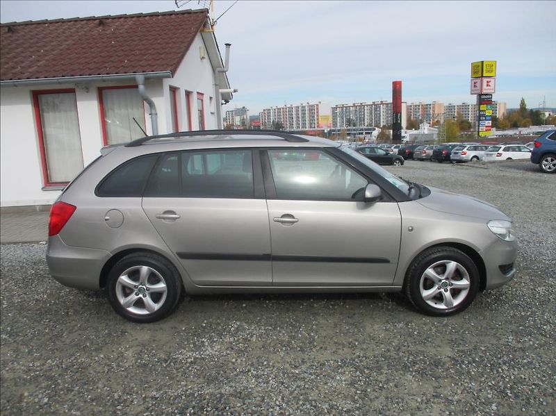 Škoda Fabia 1,2 TSI, digiklima,servis,tažn - fotka 4 z 32