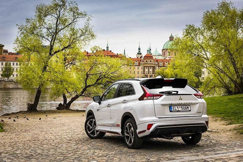 Mitsubishi Eclipse Cross PHEV (2021)