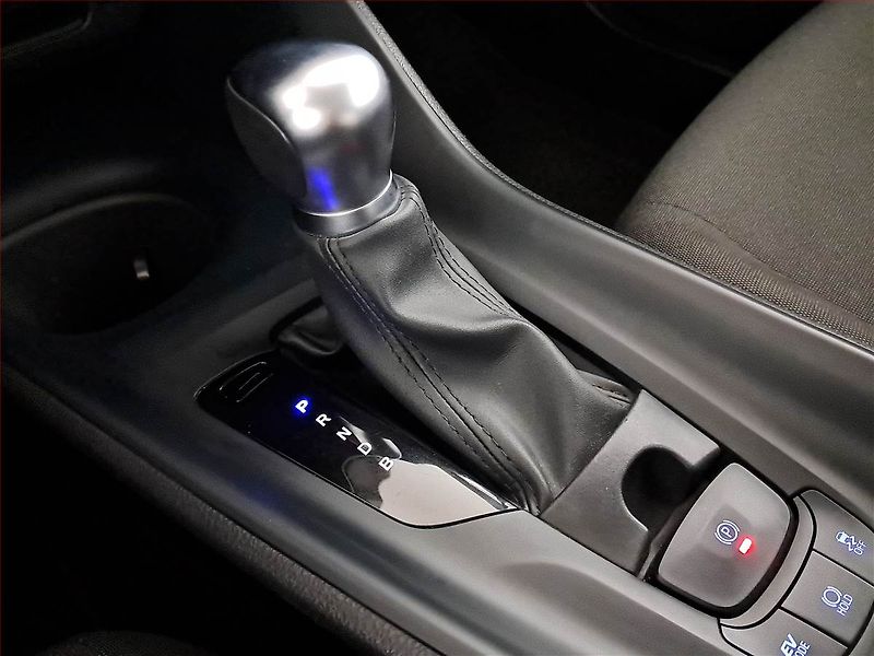 Toyota C-HR (2023) 1.8 Hybrid - fotka 13 z 18