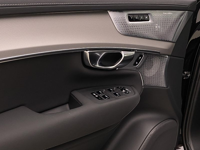 Volvo XC90 (2026) B5 AWD BLACK EDITION ULTRA 7 - fotka 31 z 78