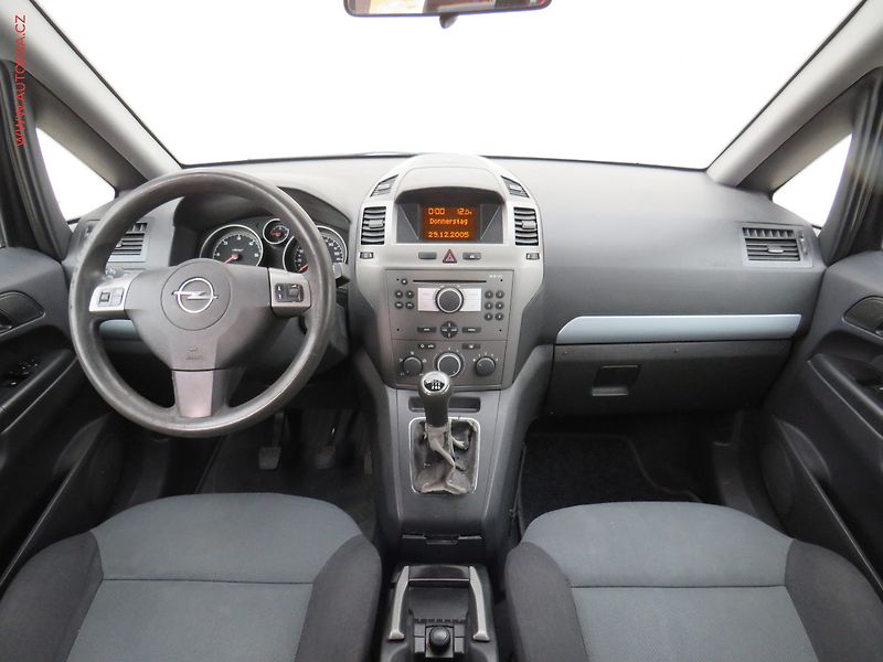 Opel Zafira (2006) 1.9CDTi, AC, tempo, park - fotka 8 z 15