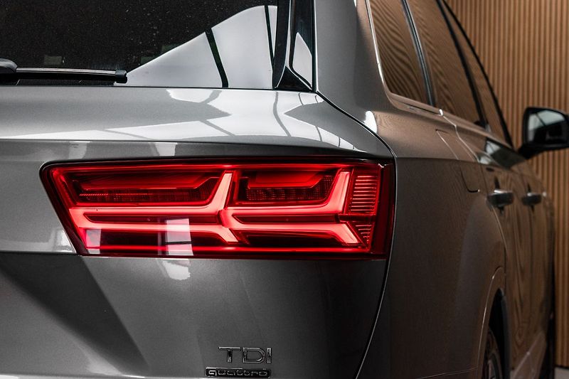 Audi Q7 3.0TDI REZERVACE - fotka 45 z 51