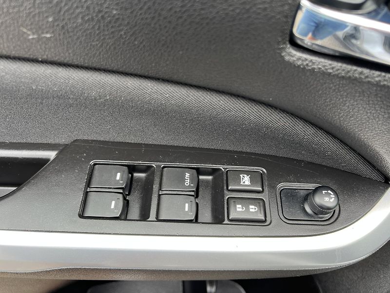 Suzuki Vitara 1.6DDiS 4x4 KLIMA KAMERA ALU - fotka 12 z 42