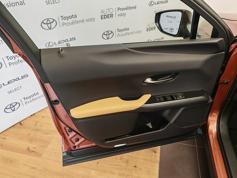 Lexus UX 300h F Sport Design 300H - fotka 23 z 44