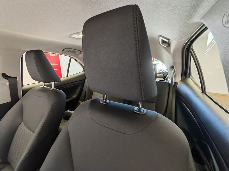 Toyota Yaris Cross 1.5 Hybrid ( 115k ) e-CVT 4x2 - fotka 14 z 33