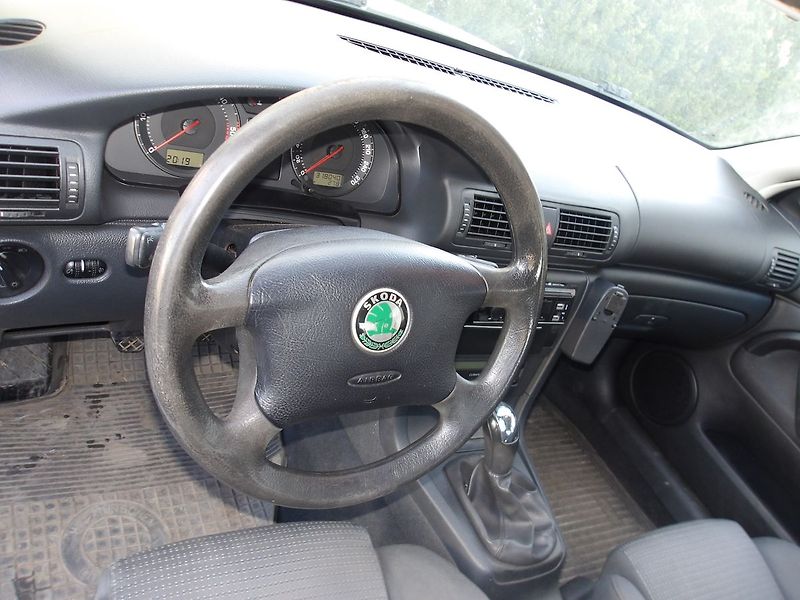 Škoda Superb 1,9TDi 96kW ! - fotka 16 z 25