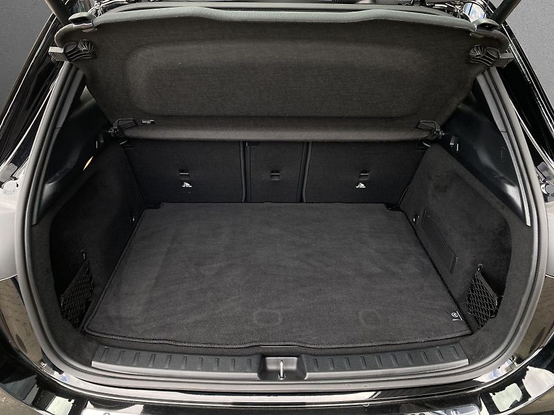 Mercedes-Benz GLA 180 d Progressive Advanced - fotka 25 z 27