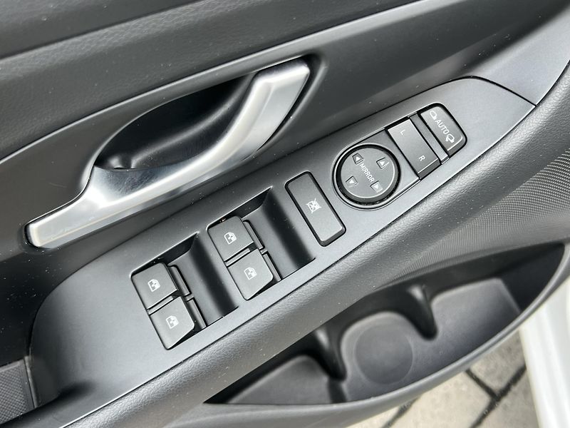 Hyundai i30 (2023) 1.5T-GDi 118kW SMART ČR NOVÉ - fotka 14 z 21