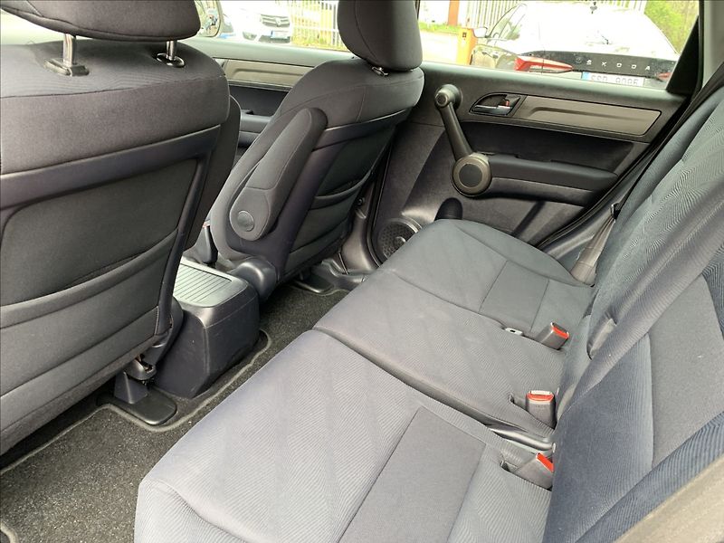 Honda CR-V 2,2 i-DTEC 4x4 SERVISNÍ KNÍŽKA - fotka 16 z 17