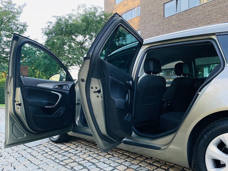 Opel Insignia 2.0CDTi MANUÁL VÝHŘEV LED - fotka 21 z 41