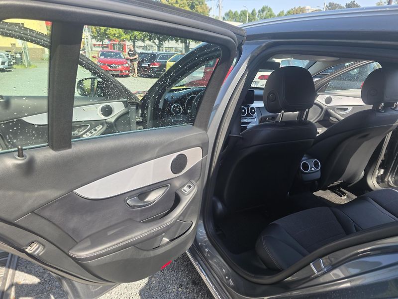 Mercedes-Benz Třídy C C200D 9G  Full LED Facelift  - fotka 12 z 23