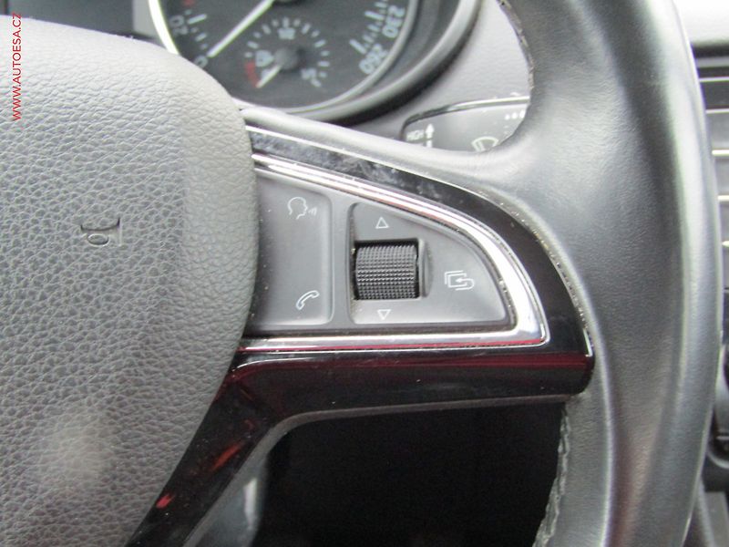 Škoda Octavia (2015) 1.6TDi, ČR, Style, TZ, navi - fotka 18 z 19