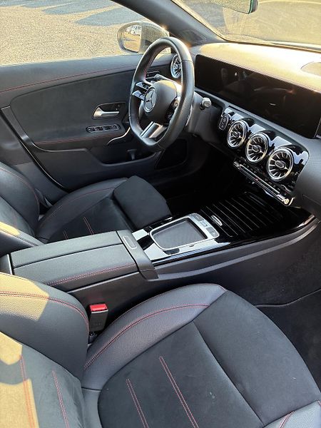 Mercedes-Benz CLA (2024) 200d shooting brake - fotka 6 z 14