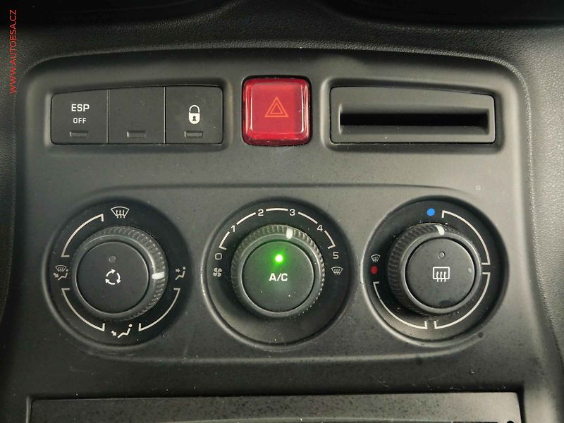 Citroën C3 Picasso (2013) 1.4i, ČR, AC, STK3/28 - fotka 14 z 17