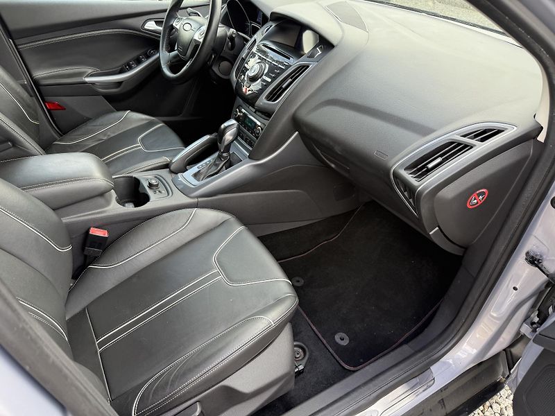 Ford Focus 2,0TDCI 120 kW AUTOMAT - fotka 11 z 23