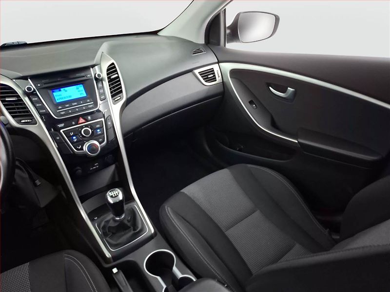 Hyundai i30 (2015) 1.6 MPI, Tempomat - fotka 8 z 17