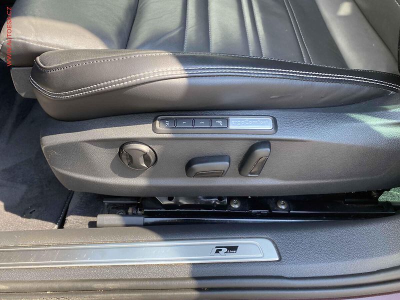 Volkswagen Passat (2016) 2.0 TDi 4Motion, R-Line, DSG - fotka 14 z 20