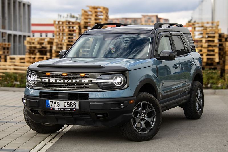 Ford Bronco - fotografie inzerátu