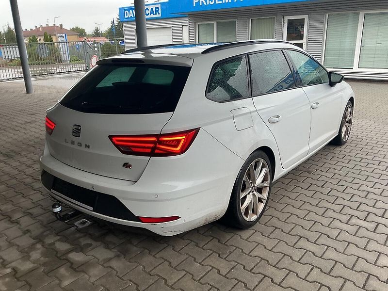 Seat Leon 2,0 TDI 135kW FR DSG Panorama - fotka 5 z 10
