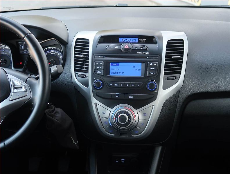 Hyundai ix20 (2015) 1.4 CVVT, Serv.kniha - fotka 12 z 18