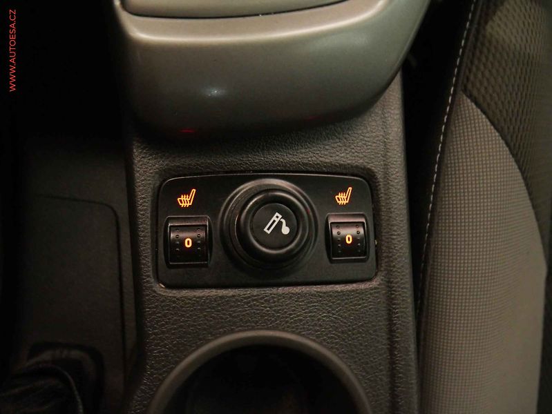 Ford Focus (2013) 1.6 TDi, AC, temp, tažné - fotka 18 z 20