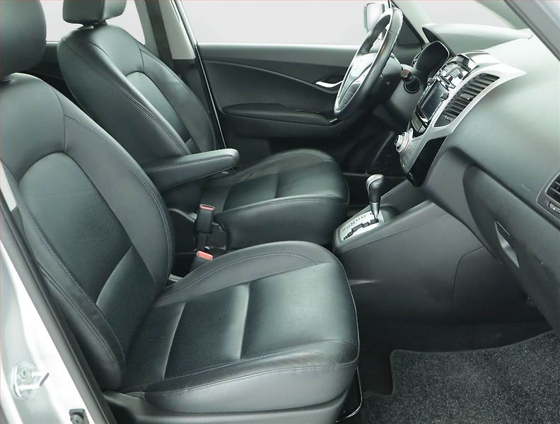 Hyundai ix20 (2013) 1.6 CVVT, Automat, Serv.kniha - fotka 9 z 20