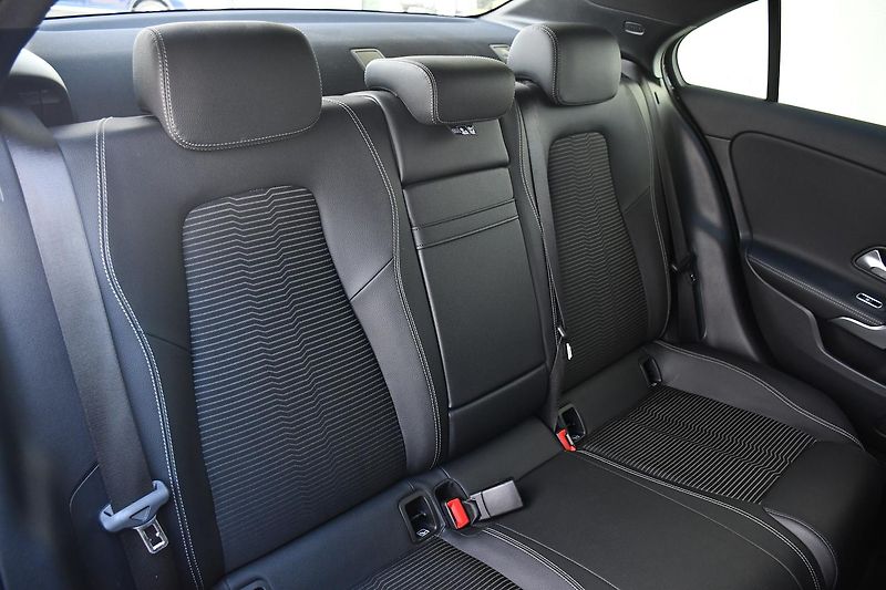 Mercedes-Benz Třídy A A180 NTOP ČR 1M - fotka 17 z 54