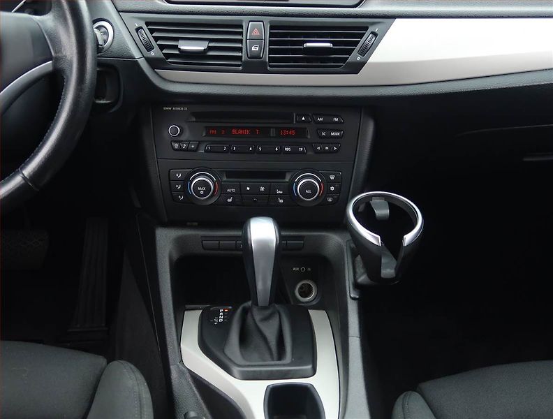 BMW X1 (2011) xDrive20d, 4X4, Automat - fotka 12 z 16