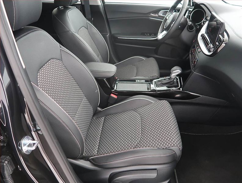 Kia XCeed (2025) 1.5 T-GDI - fotka 9 z 21